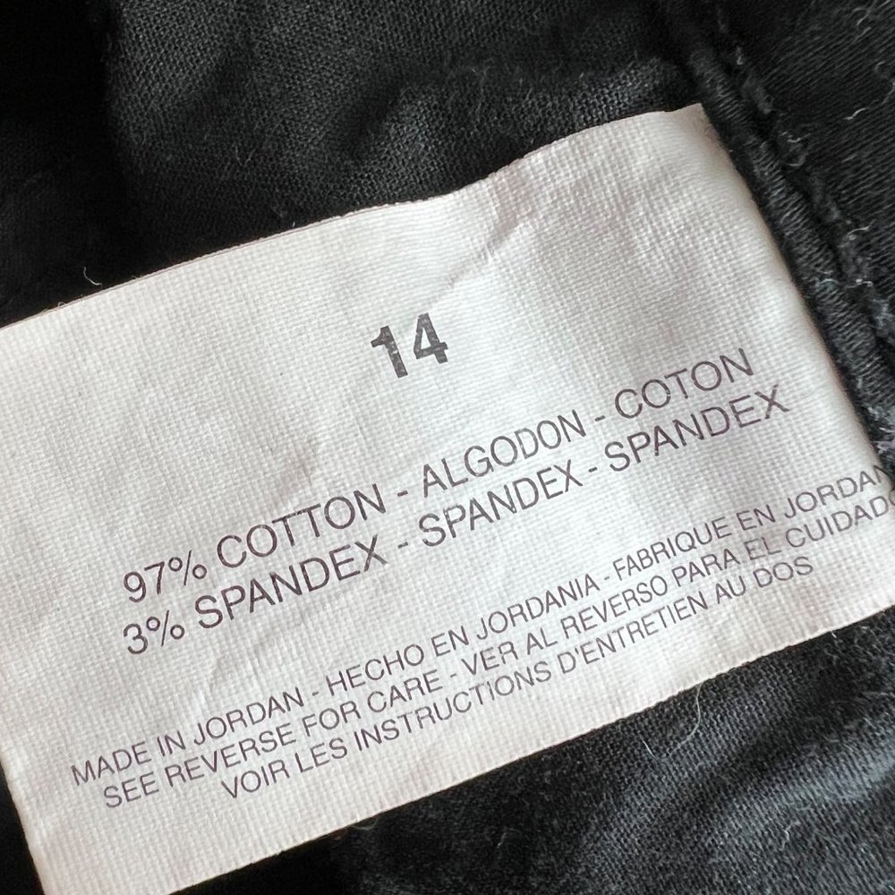 Gloria Vanderbilt Shorts size 14 Black Chino Attached Belt 30 Waist - Picture 4 of 4